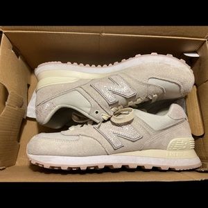 Women’s New Balances 574